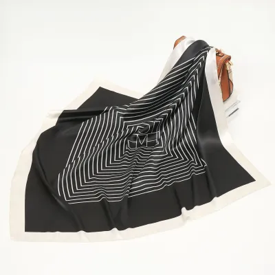 Women Retro Leopard Chain Pattern Square Silk Scarf