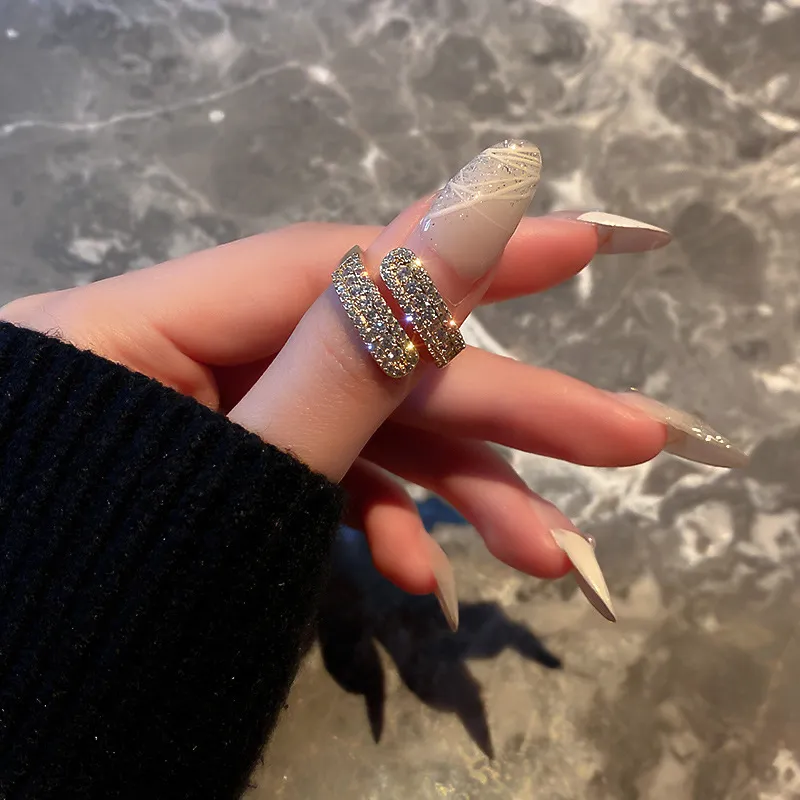 Elegant Geometric Rhinestone Decorated Alloy Women's Ring