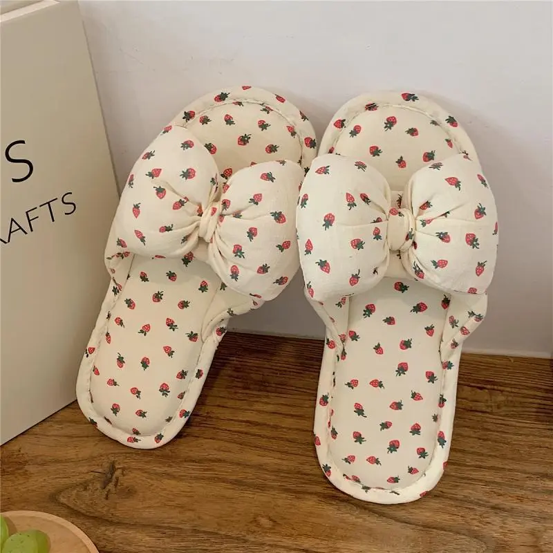 Fashion Strawberry Pattern Bow Decor Four Seasons Linen Fabric House Slippers