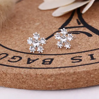 Simple Geometric Rhinestone Decorative Alloy Stud Earrings