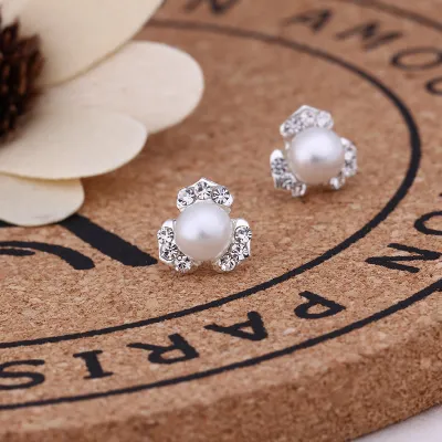 Simple Geometric Rhinestone Decorative Alloy Stud Earrings