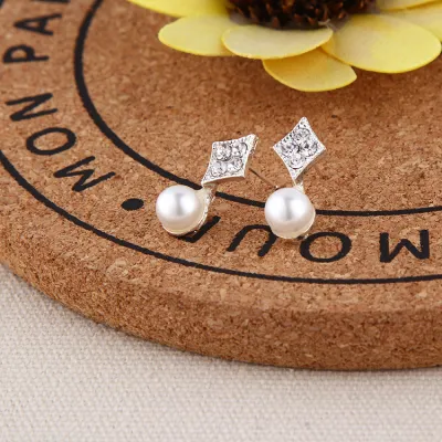 Simple Geometric Rhinestone Decorative Alloy Stud Earrings