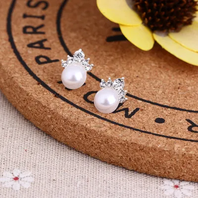 Simple Geometric Rhinestone Decorative Alloy Stud Earrings
