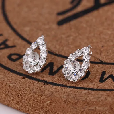 Simple Geometric Rhinestone Decorative Alloy Stud Earrings