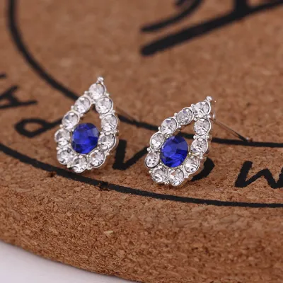 Simple Geometric Rhinestone Decorative Alloy Stud Earrings