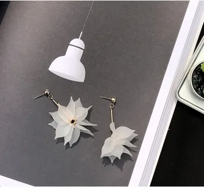 Temperament Creative Flower Shape Pendant Design Resin Alloy Stud Earrings