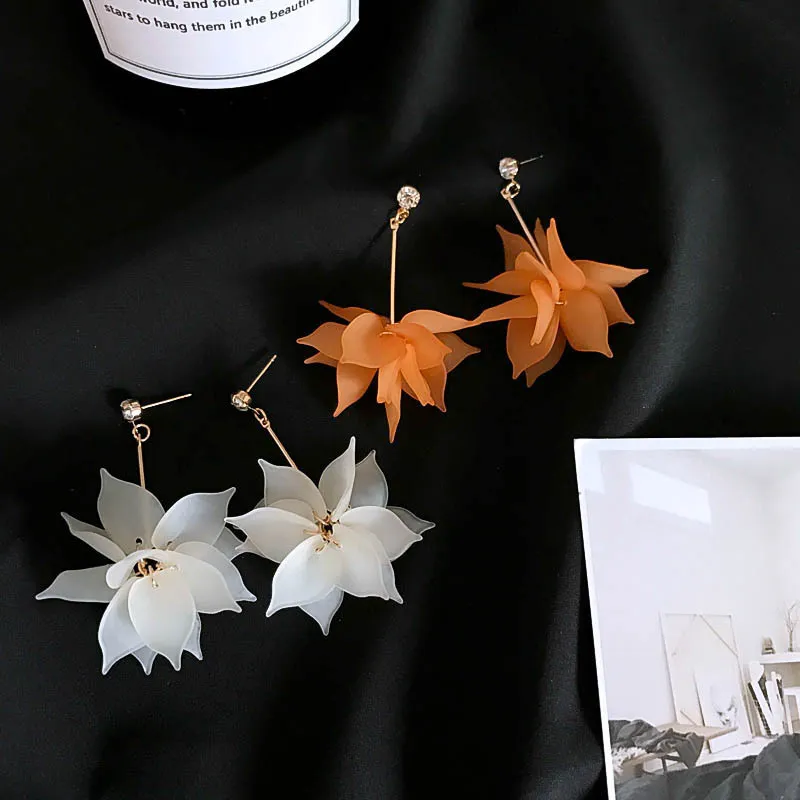 Temperament Creative Flower Shape Pendant Design Resin Alloy Stud Earrings