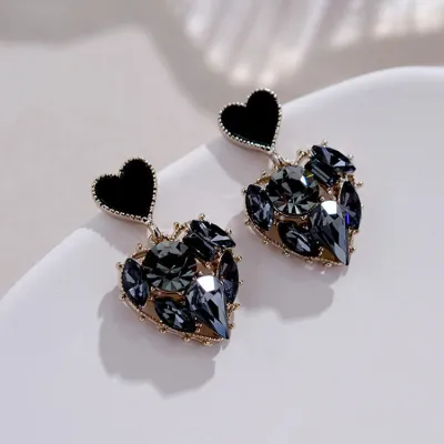 Elegant Heart Pendant Rhinestone Decorative Alloy Drop Earrings