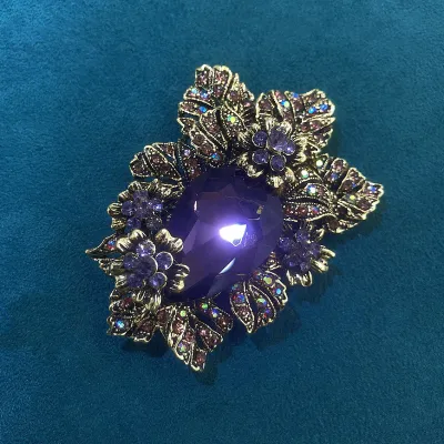 Vintage Geometric Flower Shape Crystal Decorated Alloy Brooch Unisex