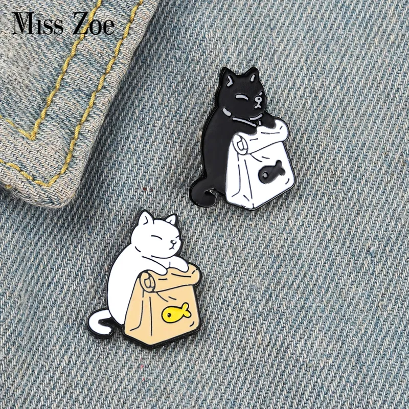Cute Cartoon Cat Shape Enamel Alloy Brooch Pin