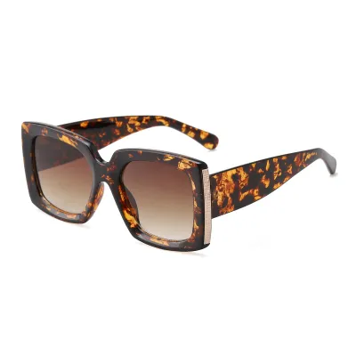 Women Classic Square Frame Gradient UV400 Sunglasses
