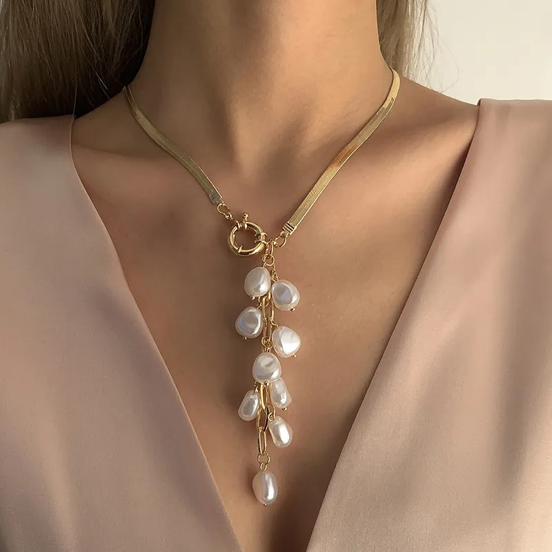 Women Vintage Irregular Pearl Tassel Pendant Alloy Necklace