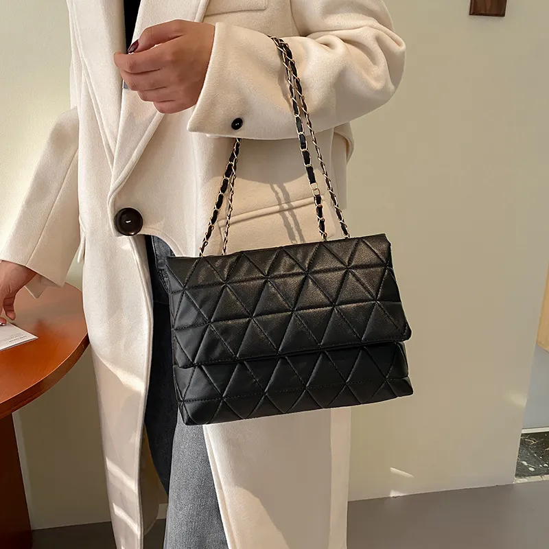 Women Casual Chain Design Solid Color Rhombus Large Capacity PU Shoulder Bag