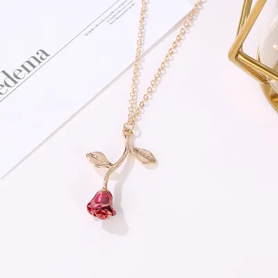 Women Vintage Rose Pendant Alloy Necklace