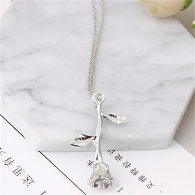 Women Vintage Rose Pendant Alloy Necklace