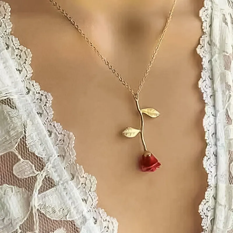 Women Vintage Rose Pendant Alloy Necklace