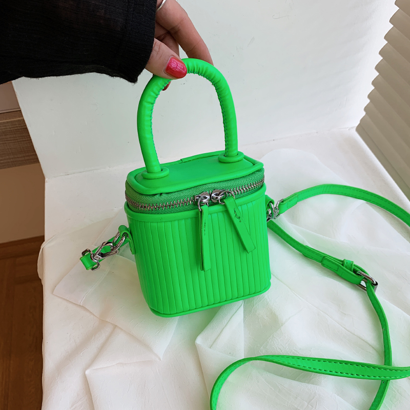Wholesale Women Fashion Retro Zip PU Woven Handle Shoulder Bag