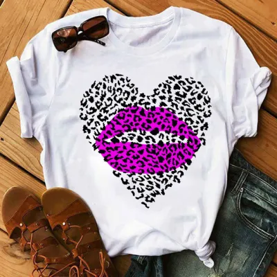 Women Casual Loose Fit Short Sleeves Round Neck Lip Graphic Print T-shirt
