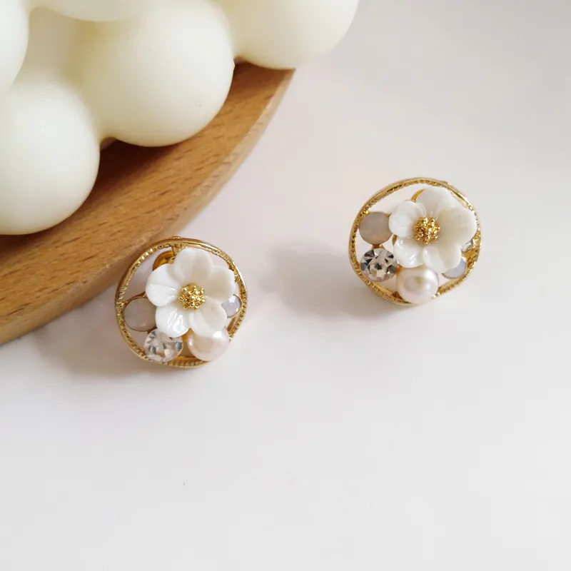 Women Elegant Imitation Pearl Flower Shaped Stud Earrings