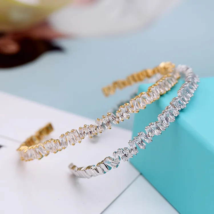 Women Exquisite Shiny Zircon All-match Geometric Copper Bangle