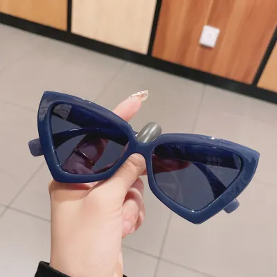 Unisex Photochromic Cat Eye Sunglasses with UV400 Polycarbonate Lenses