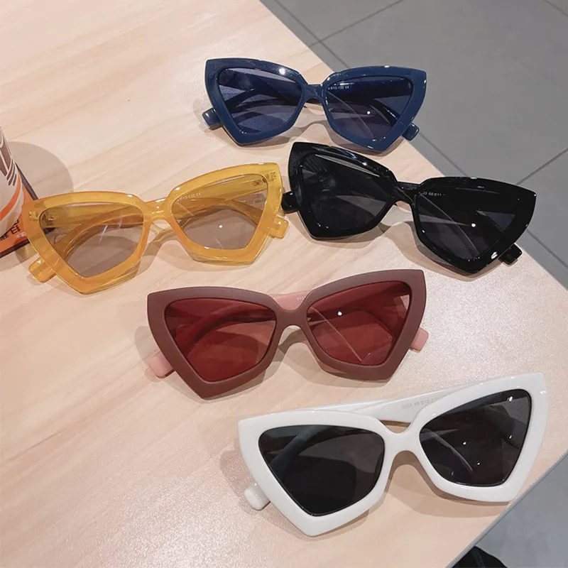 Unisex Photochromic Cat Eye Sunglasses with UV400 Polycarbonate Lenses