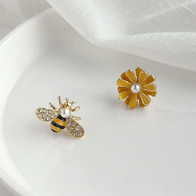 Women Cute Bee and Flower Shaped Stud Earrings Zinc Alloy Trendy
