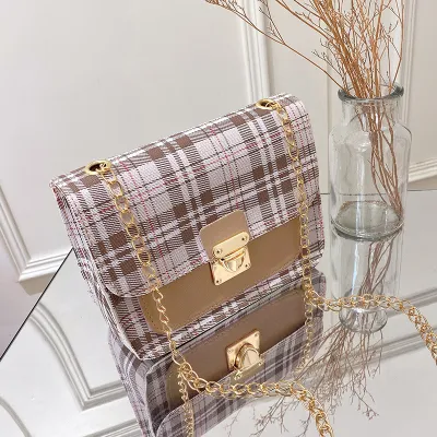 Women Fashion Flap Buckle Design Color Blocking PU Soft Crossbody Bag with Chain