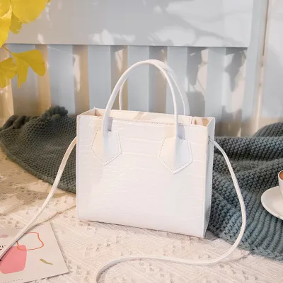 Women Basic Crocodile Pattern Solid Color PU Crossbody Bag