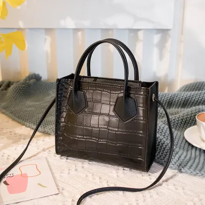 Women Basic Crocodile Pattern Solid Color PU Crossbody Bag