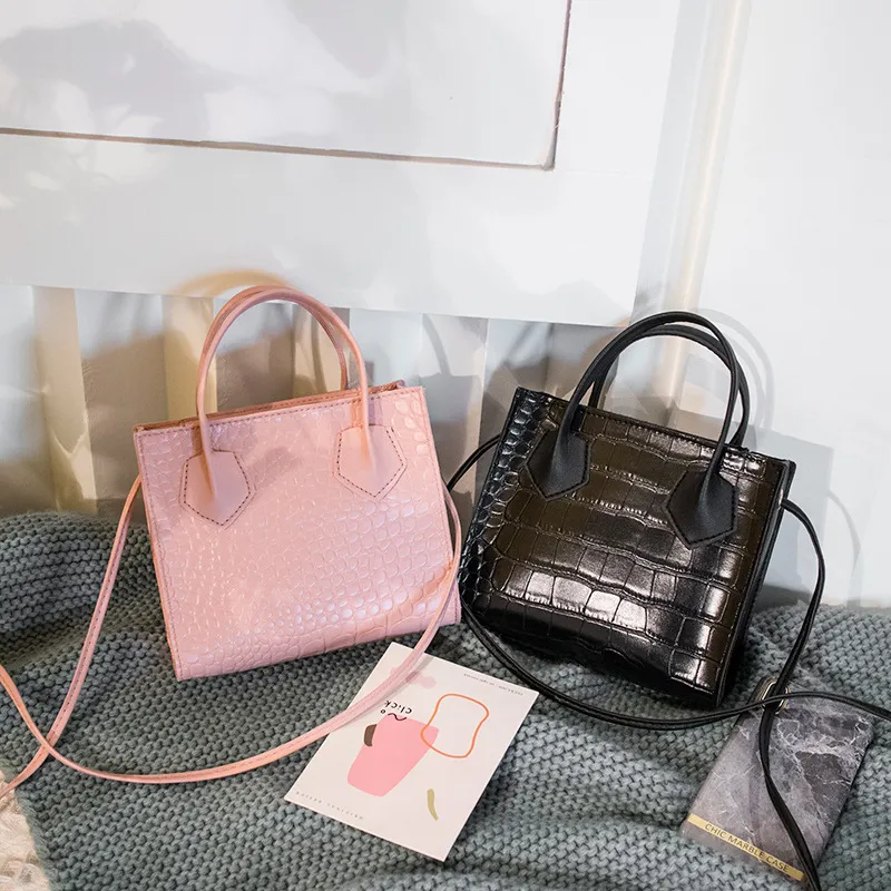 Women Basic Crocodile Pattern Solid Color PU Crossbody Bag