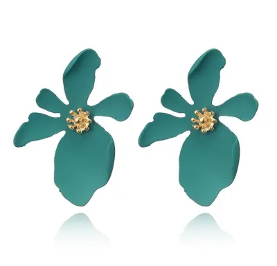Women Chic Flower Shaped Stud Earrings