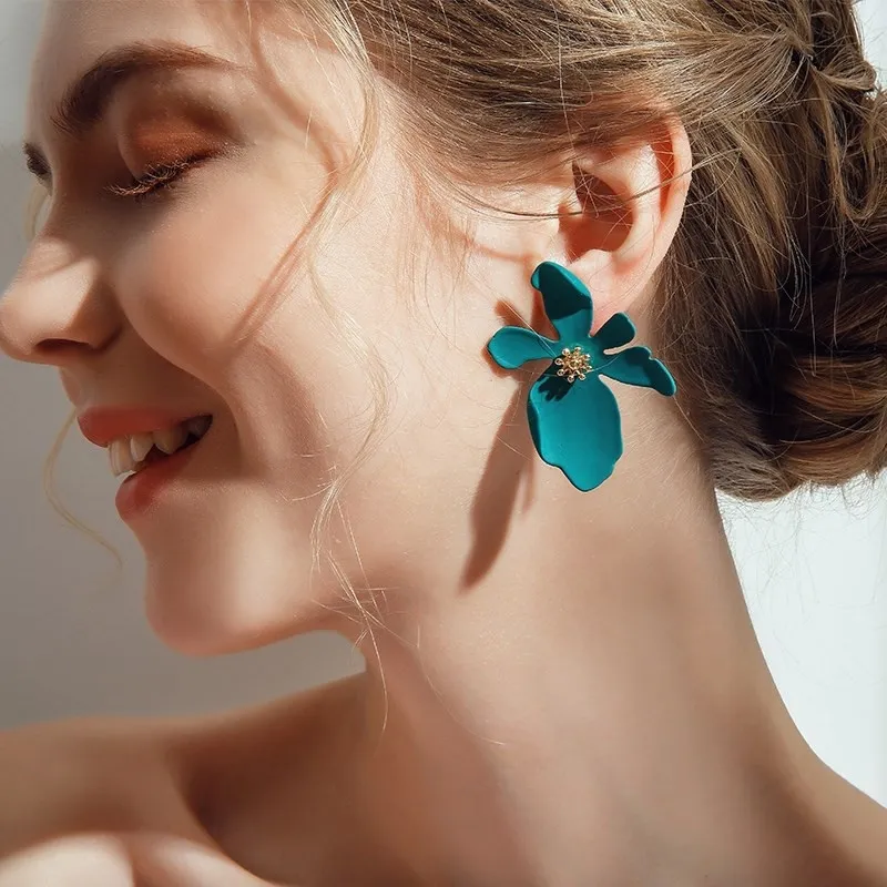 Women Chic Flower Shaped Stud Earrings