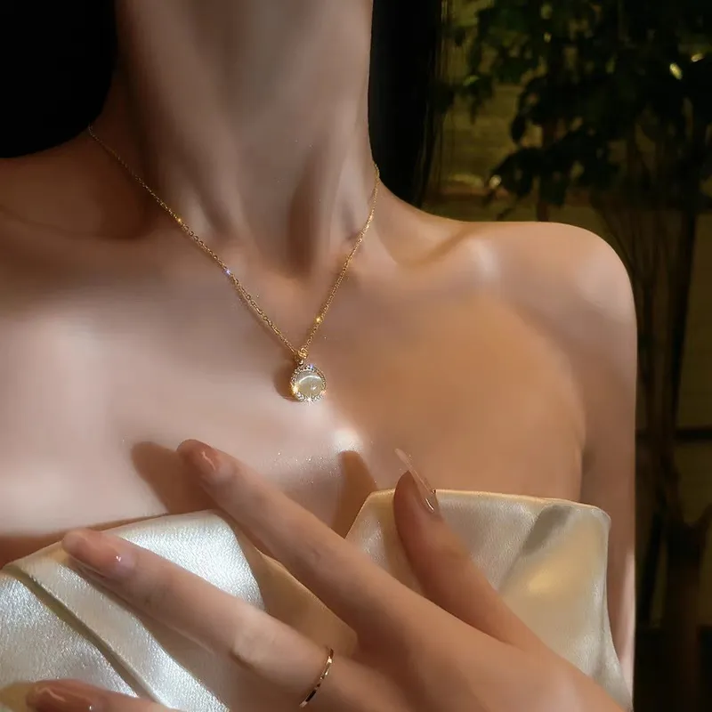 Women Exquisite Opal Stone Pendant Necklace