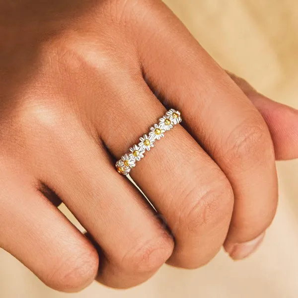 Women Cute Daisy Shaped Alloy Ring Instagram Wind Fashion Flower Ring
