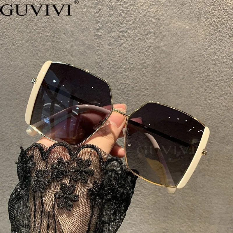 Wholesale Women's Fashionable Metal Oval Large Frame Square Sunglasses Polycarbonate