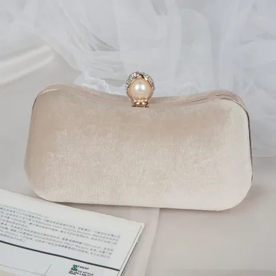 Women Vintage Chic Pearl Decorative Buckle Clutch Evening Bag