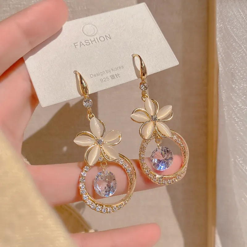 Women Exquisite Flower Shaped Design Alloy Drop Earrings