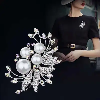 Women Fashion Pearl Floral Rhinestone Alloy Brooch