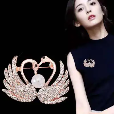 Women Fashion Pearl Floral Rhinestone Alloy Brooch