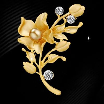 Women Fashion Pearl Floral Rhinestone Alloy Brooch