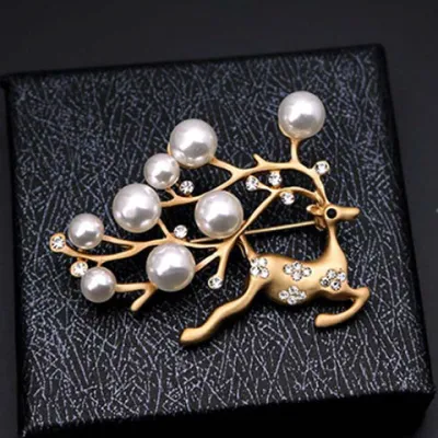Women Fashion Pearl Floral Rhinestone Alloy Brooch
