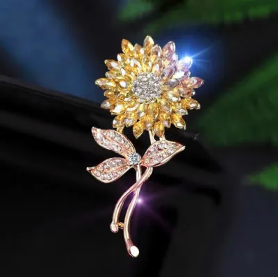 Women Fashion Pearl Floral Rhinestone Alloy Brooch
