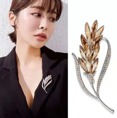 Women Fashion Pearl Floral Rhinestone Alloy Brooch