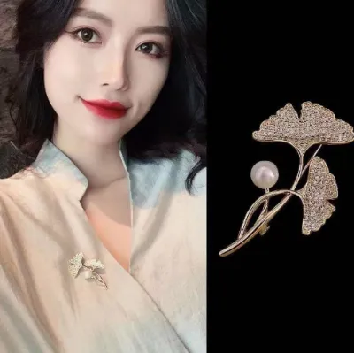 Women Fashion Pearl Floral Rhinestone Alloy Brooch