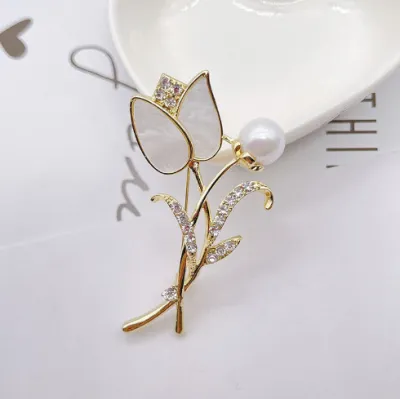 Women Fashion Pearl Floral Rhinestone Alloy Brooch
