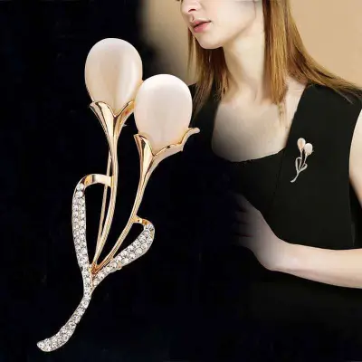 Women Fashion Pearl Floral Rhinestone Alloy Brooch