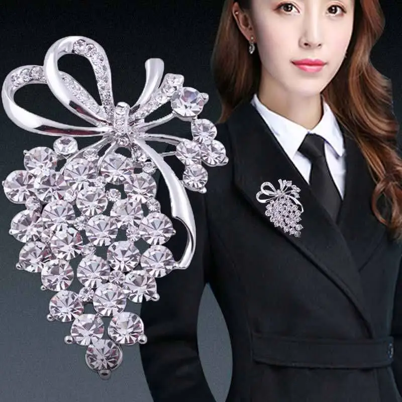 Women Fashion Pearl Floral Rhinestone Alloy Brooch