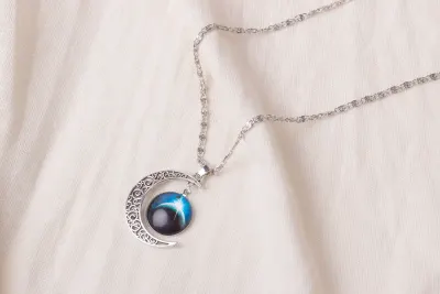 Women Retro Starry Moon Metal Necklace Fashion Jewelry