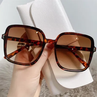 Women Retro Rice Nail Square Frame Gradient Sunglasses